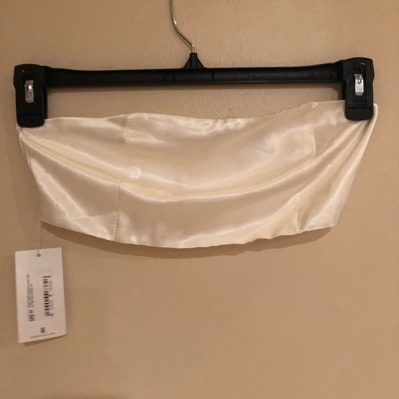 2 piece white pant and crop top set - Picture 4 of 9